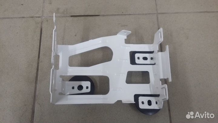 Кронштейн блока предохранителей Форд Фокус 3