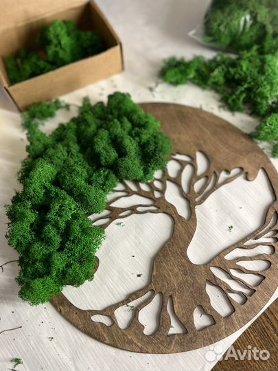 Резное панно из дерева