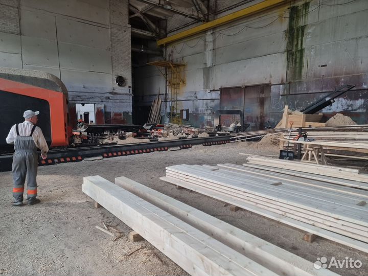 Рабочие на обработку пилломатериалов