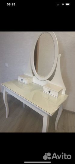 Туалетный столик с зеркалом