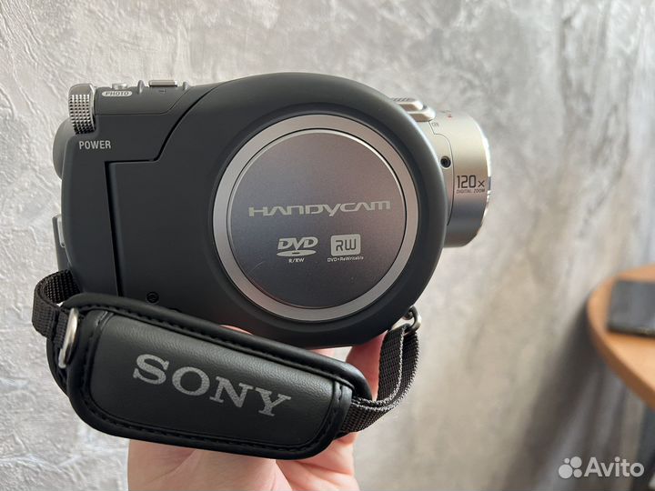 Видеокамера Sony handycam wide lcd