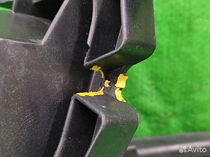 Крепление прав. фары / кронштейн Audi Q5 2008-2017