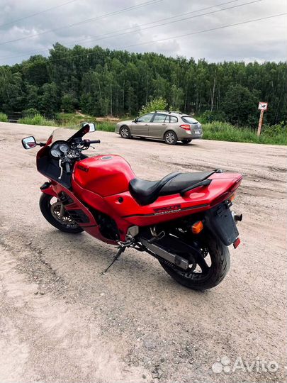Suzuki RF 400R