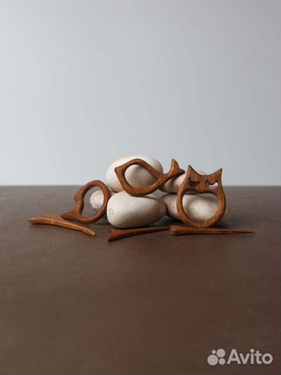 Брошки(дуб) бижутерия