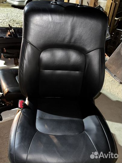 Сиденья комплект toyota 200