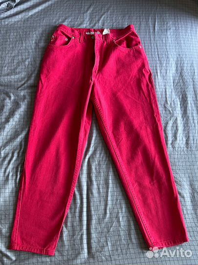 Красные винтажные джинсы mom