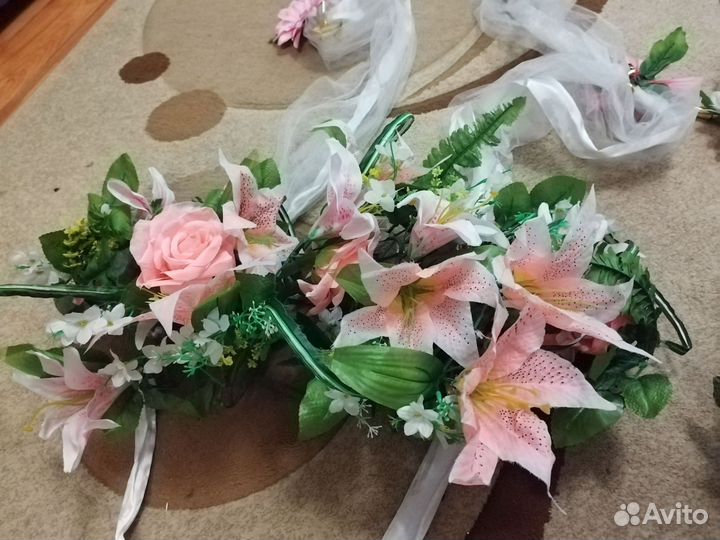 Свадебное украшение на машину