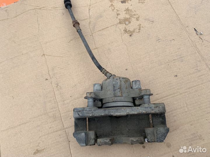 Суппорт передний LH Mazda Tribute 2000-2007