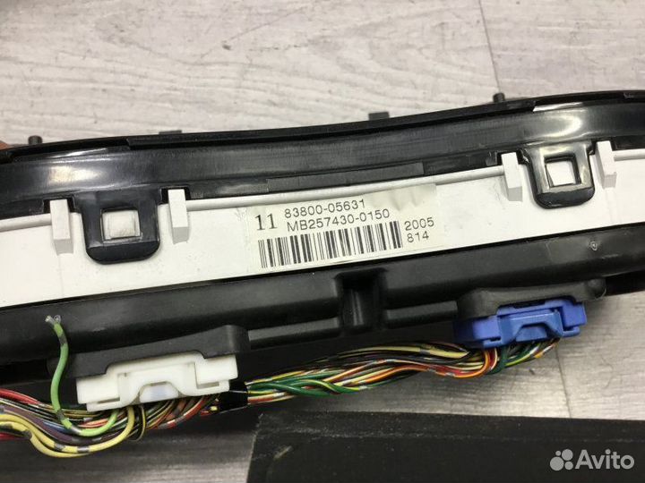 Щиток приборов Toyota Avensis 2 2005