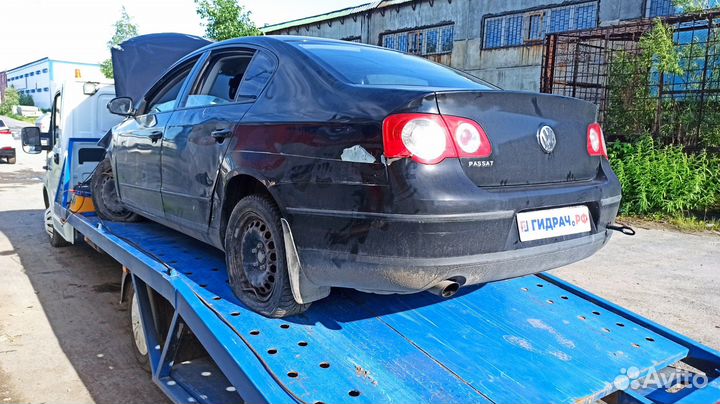 Крепление АКБ Volkswagen Passat B6 1K0915333. Слом