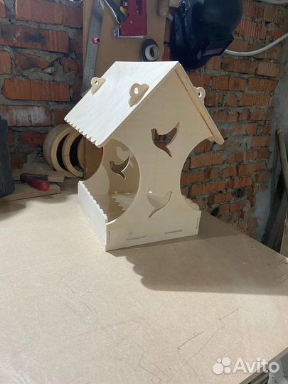 Кормушка для птиц из дерева