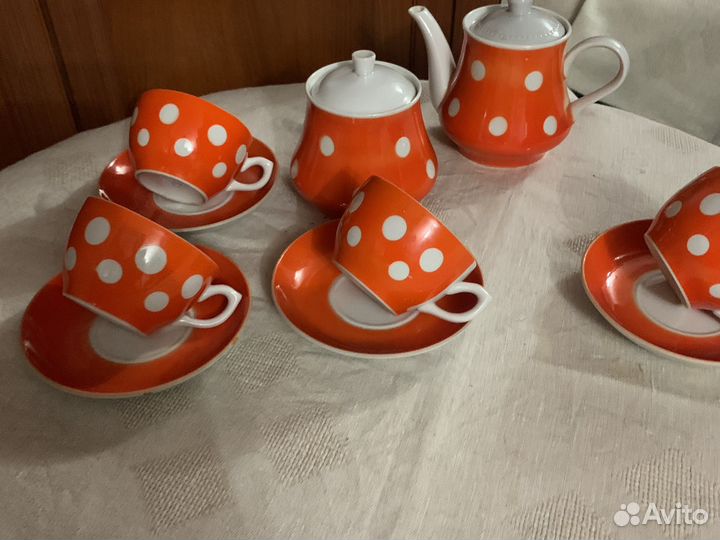 Сервиз чайный в горошек на 4 персоны