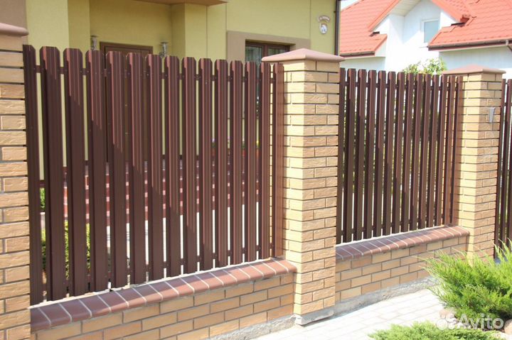 Забор из евроштакетника