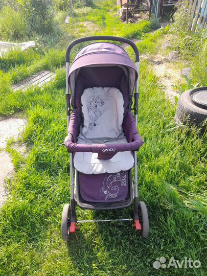 Прогулочная коляска с перекидной ручкой