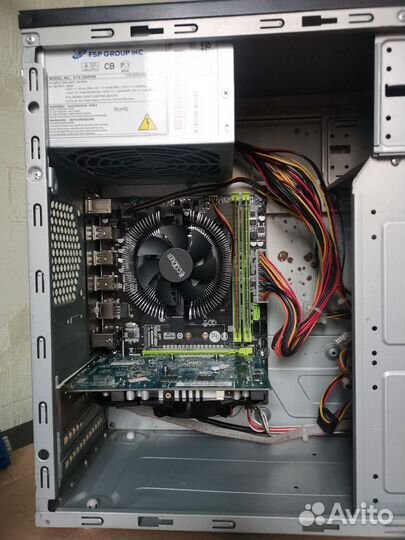 Core i7 (Xeon E5-2689) 32 GB GTX 460 1GB