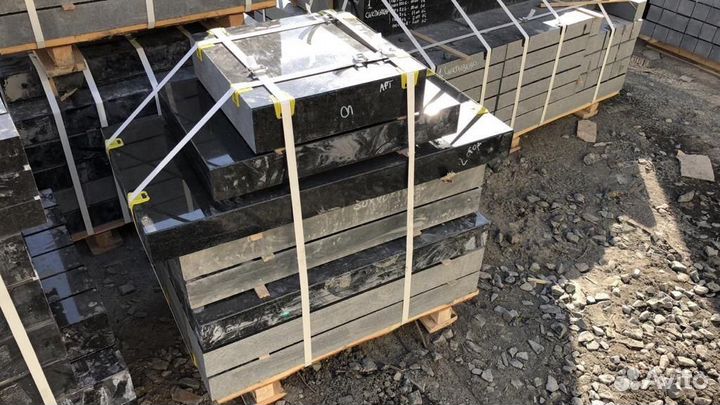 Памятники, стелы, гранит мелким и крупным оптом