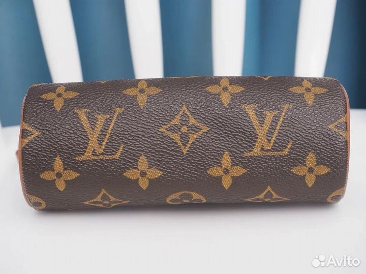 Louis Vuitton papillon mini pochette