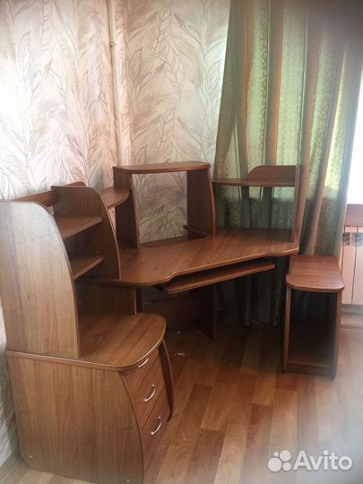 Продам компьютерный стол