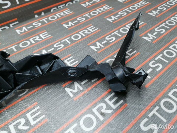 Кронштейн фары передний левый Bmw 3-Series E90