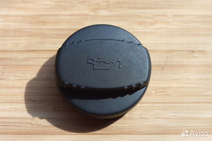 Крышка маслозаливной горловины Mercedes-Benz новая