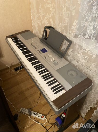 Синтезатор, электронное пианино Yamaha DGX-640