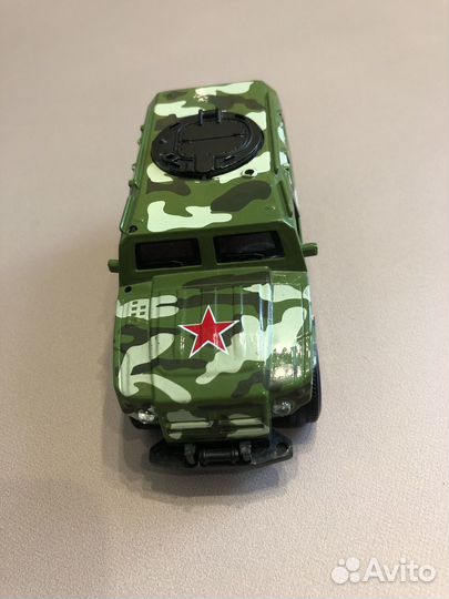 Машина военная джип