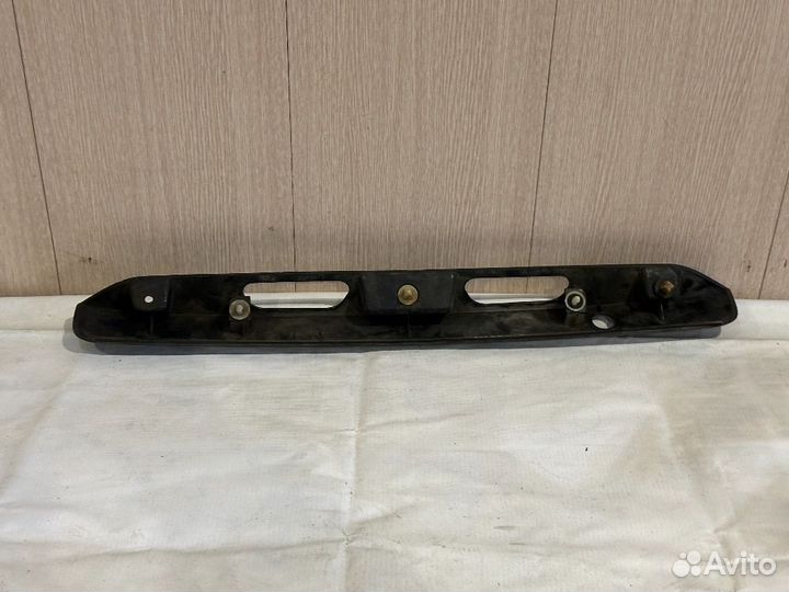 Накладка крышки багажника hyundai Accent 2 дефект