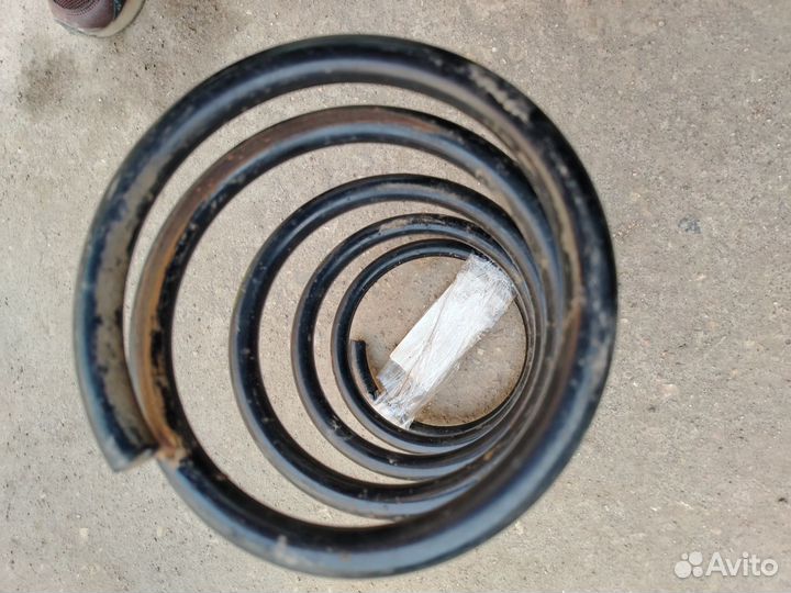 Пружина передняя