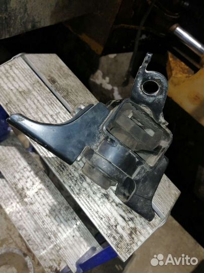 Подушка двигателя 1-NR