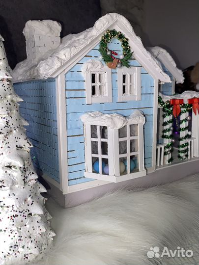 Домик кукольный новогодний