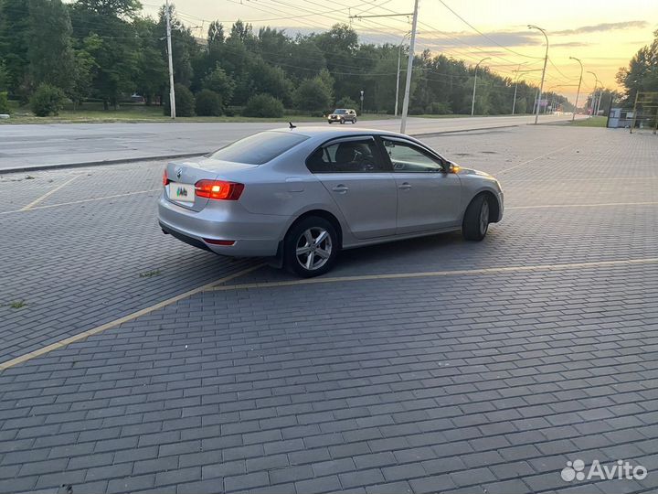 Volkswagen Jetta, 2012