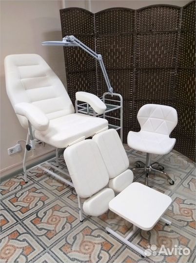 Косметологическое кресло. Педикюрное кресло