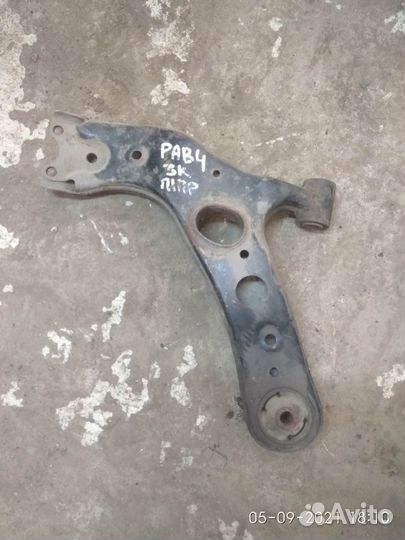 Рычаг передний правый Тайота рав 4/ 011г
