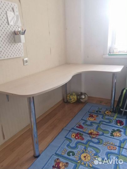 Угловой письменный стол