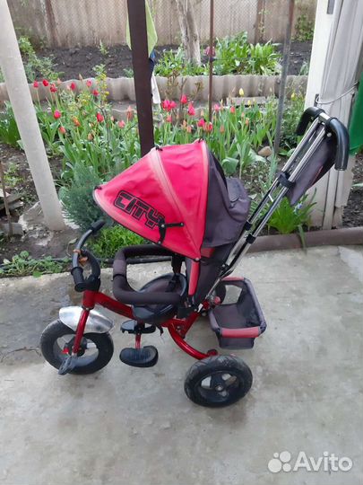 Трехколесный велосипед с ручкой