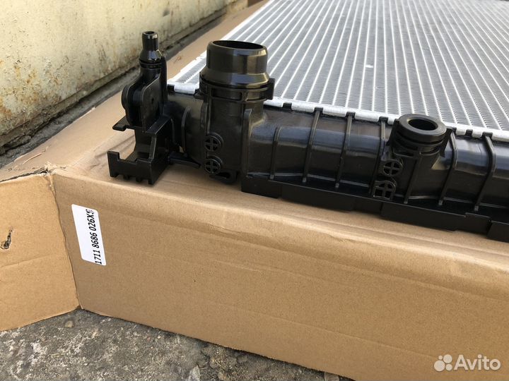 Радиатор охлаждения BMW G30 G32 G11 /17118743664