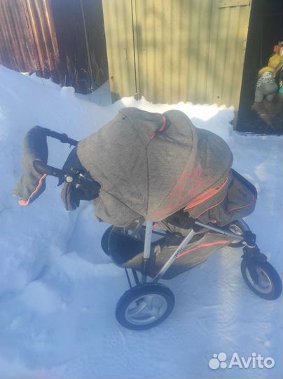 Прогулочная коляска