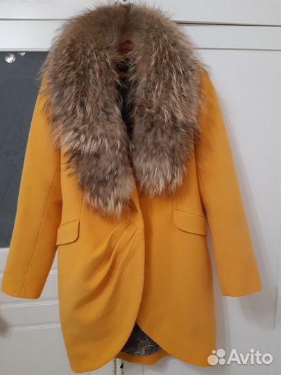 Пальто женское 44 с натуральным мехом