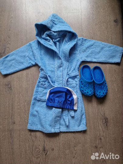 Халат, шапочка, сланцы для бассейна