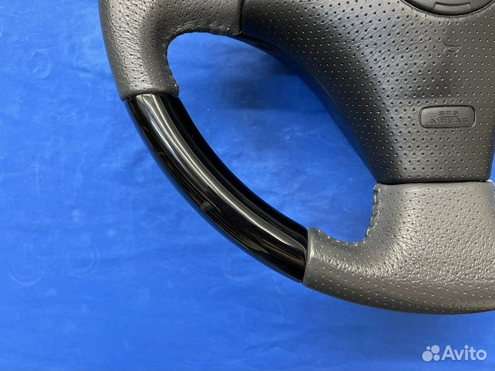 Спортивный руль с черной косточкой Toyota