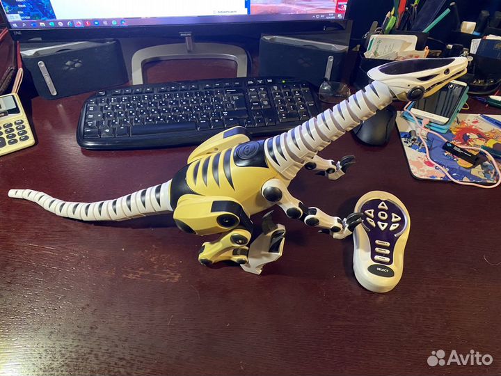 Робот динозавр