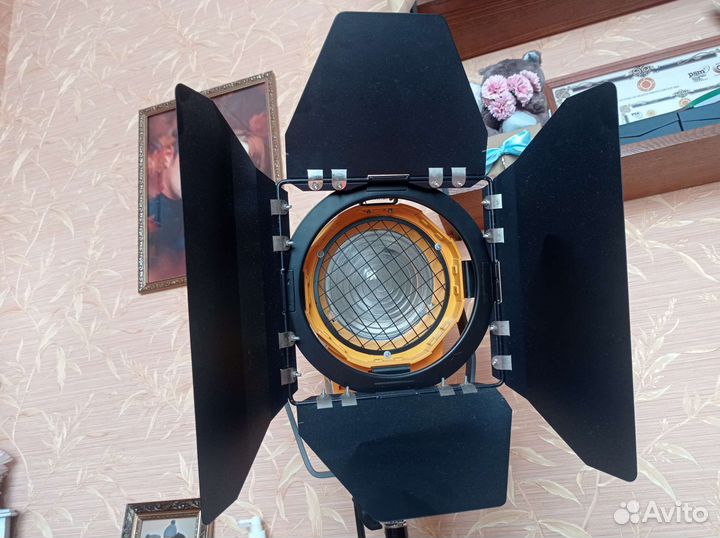 Галогенный осветитель GreenBean Fresnel 1000