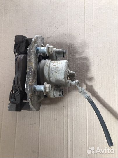 Суппорт передний правый Ford Focus 3