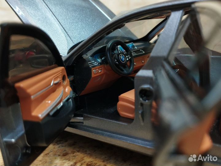 Модель BMW 7 в масштабе 1:24 длина 22 см