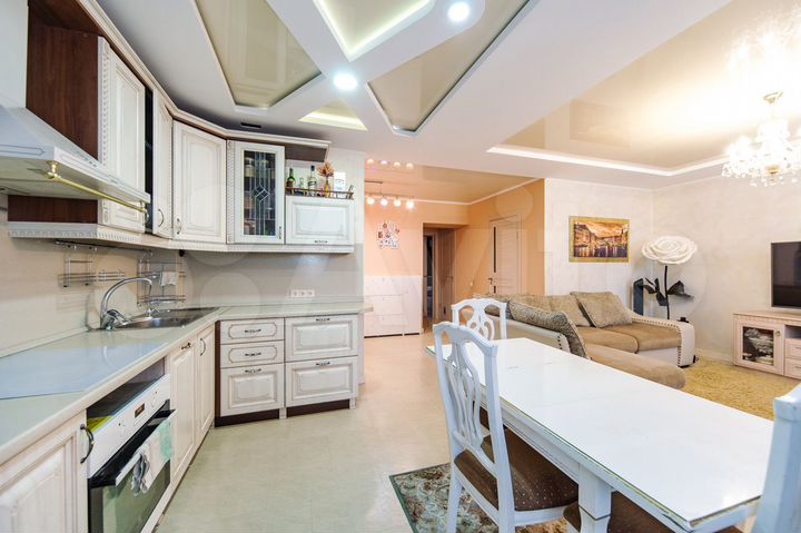 3-к. квартира, 84 м², 8/9 эт.