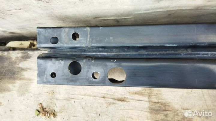 Жесткость бампера передний Toyota Hiace KDH200