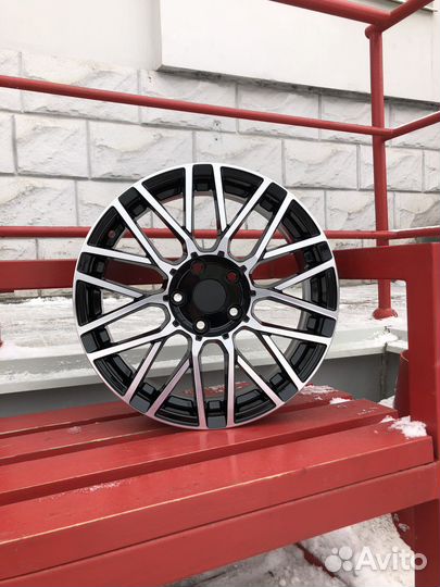 Диски Литые momo R17 6.5 5*114.3 ET38 d66.1 BD