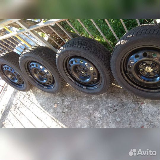 Hankook Winter I'Cept IZ2 215/55 R16