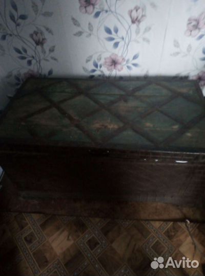 Сундук старинный