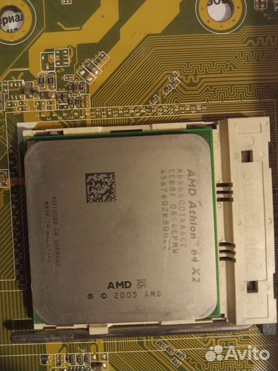 Материнская плата с процессором и памятью